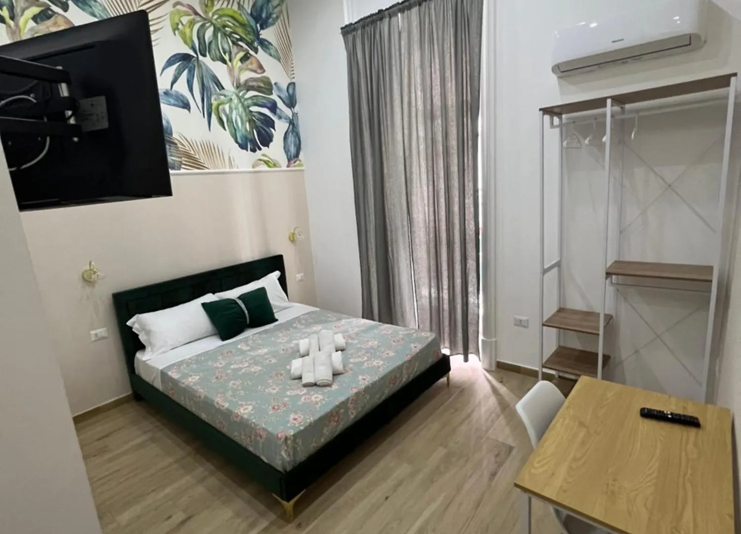 Guest house Vpm Rooms Central Train Station Naples Italy
