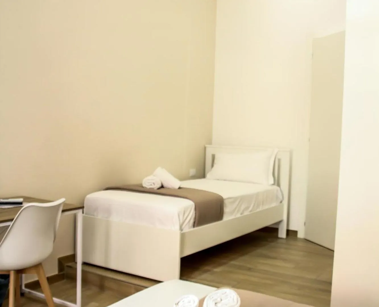 Guest house Vpm Rooms Central Train Station Naples Italy