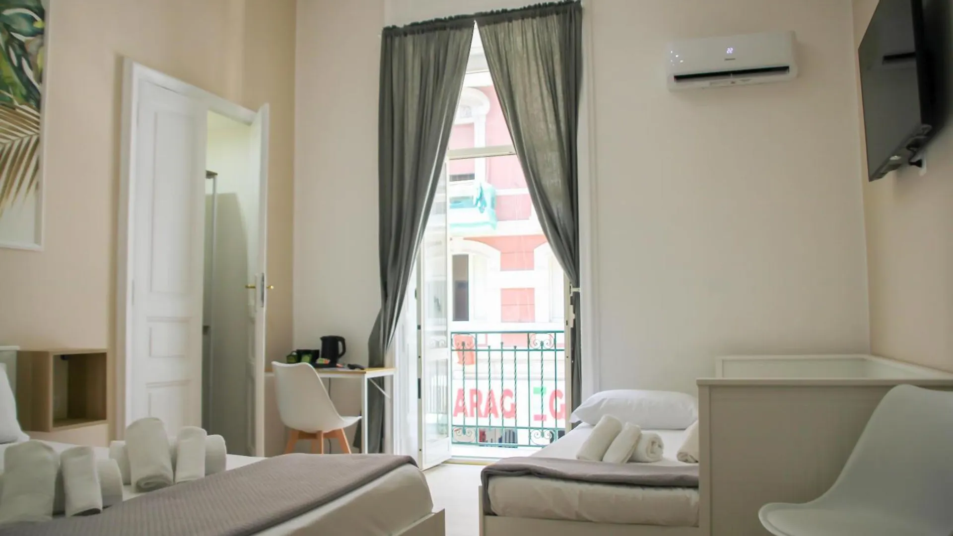 Vpm Rooms Central Train Station Naples