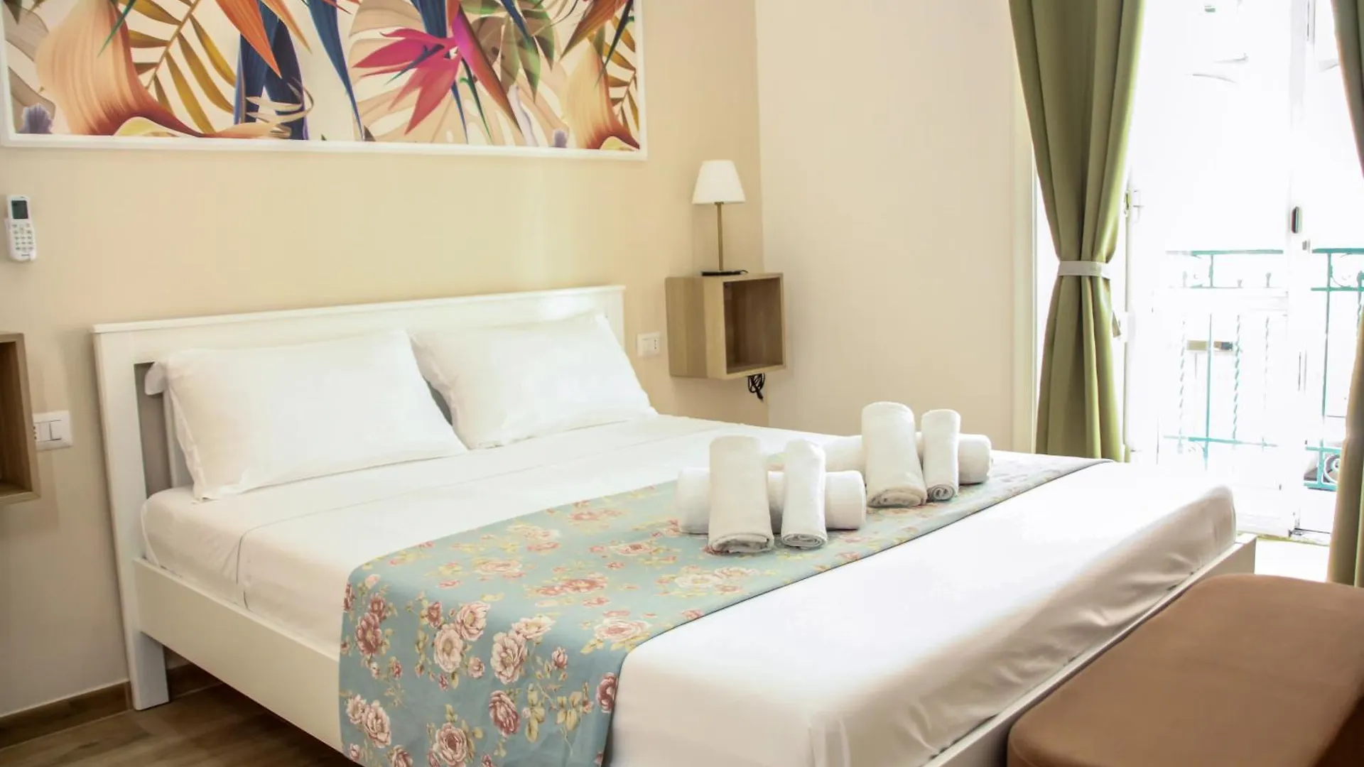 Guest house Vpm Rooms Central Train Station Naples Italy