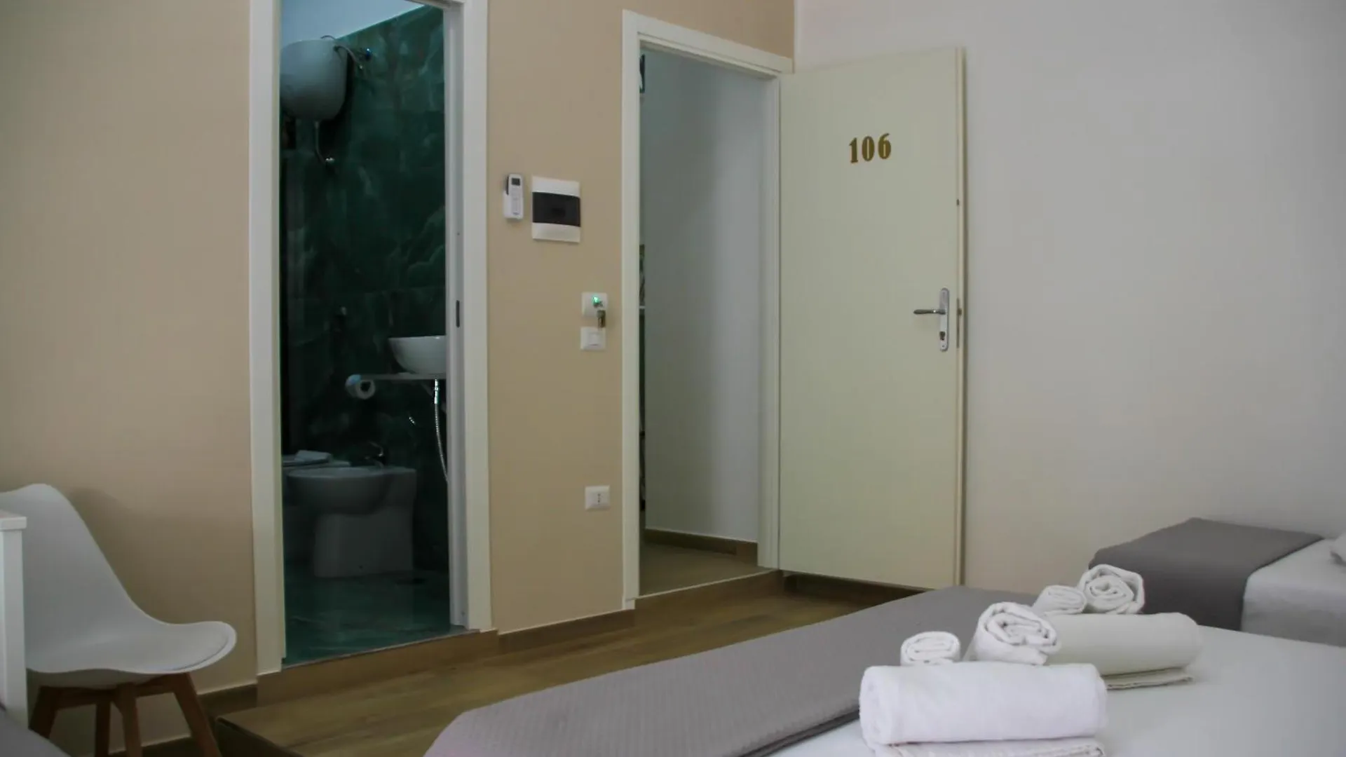 Vpm Rooms Central Train Station Naples 0*,